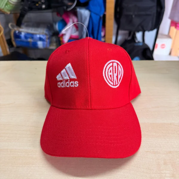 Gorra club River