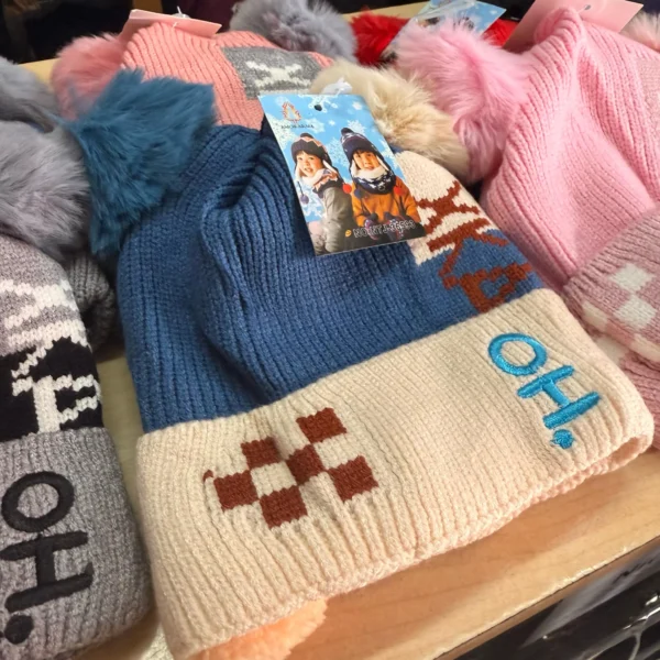 Gorro de niño con doble pompón - Image 2