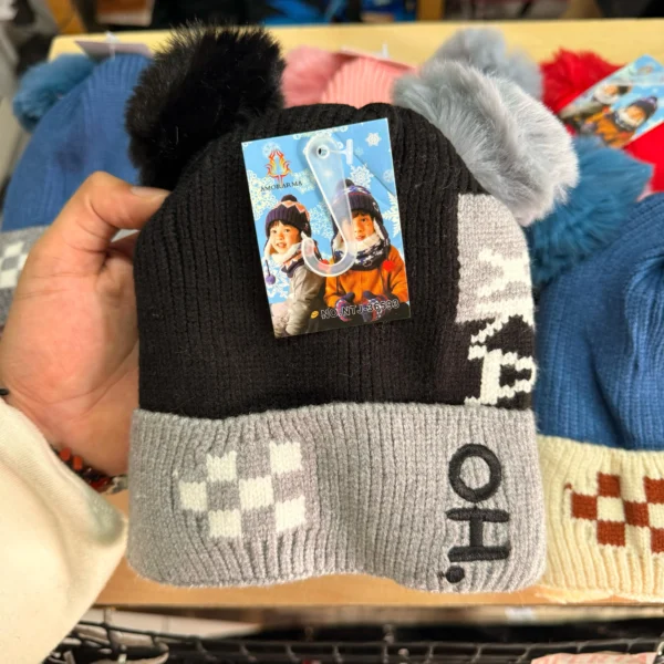 Gorro de niño con doble pompón - Image 5