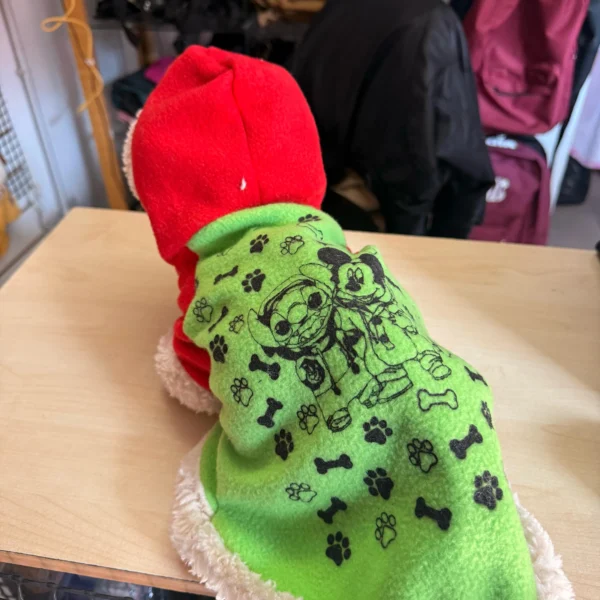 Ropa para perro con capucha - Image 4