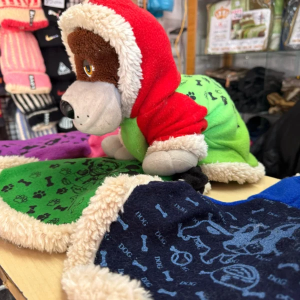 Ropa para perro con capucha - Image 7
