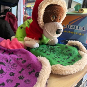 Ropa para perro con capucha
