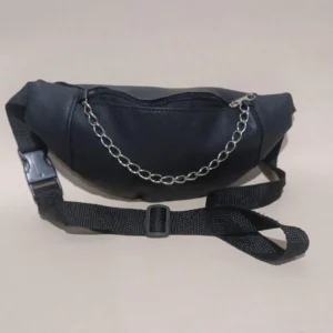 Riñonera de eco cuero con cadena