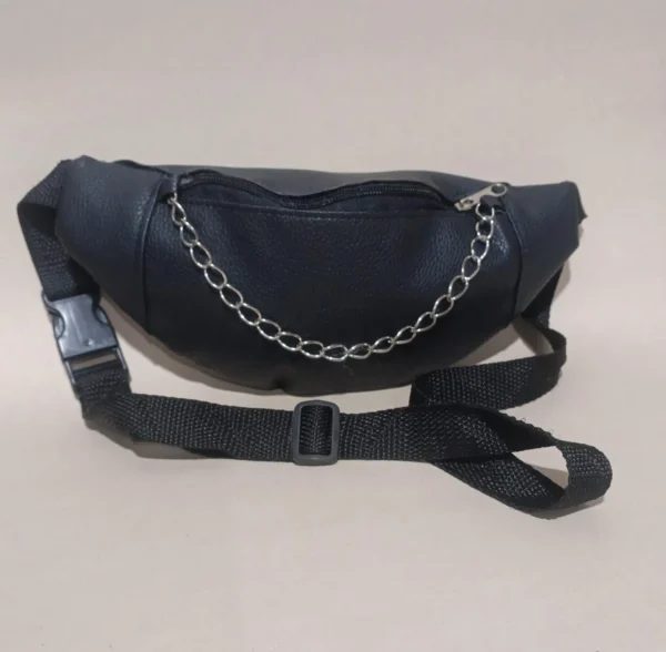 Riñonera de eco cuero con cadena