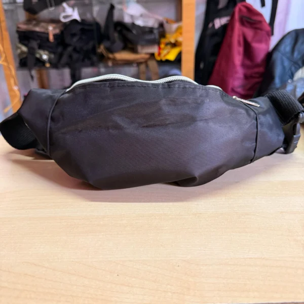 Riñonera negra de un solo bolsillo - Image 2
